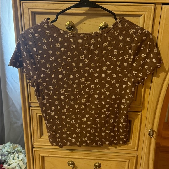 Hollister Flower Tee - Picture 7 of 7